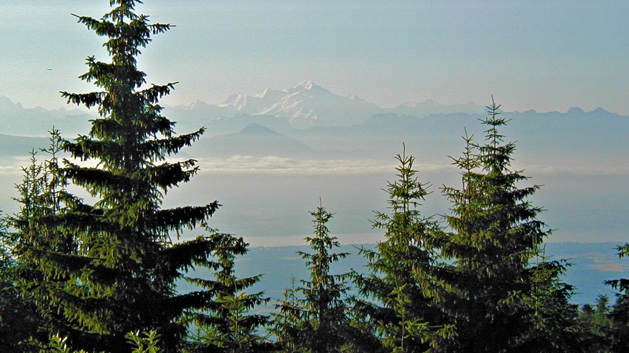 Jura, lac de Geneve et Alpes en une photo panaramique