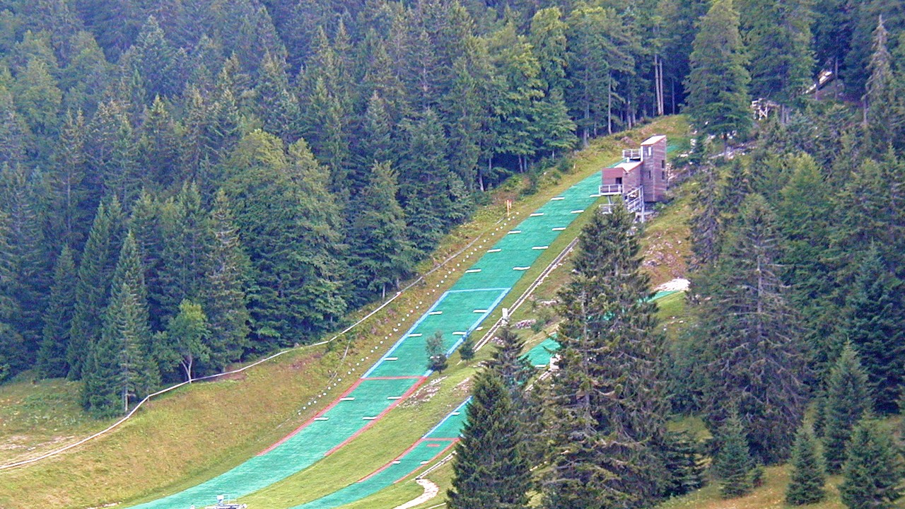 Photo du tremplin &agrave; ski sur herbe