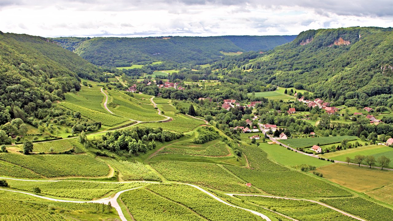 Photo panoramique de la region viticole du Jura